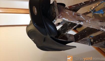 BRAND NEW Tekna jumping saddle- BLACK on HorseYard.com.au