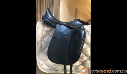 Beautiful Prestige D1 Dressage saddle on HorseYard.com.au