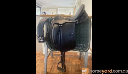 Erreplus vittoria saddle. 17 inch fully mounted.  on HorseYard.com.au