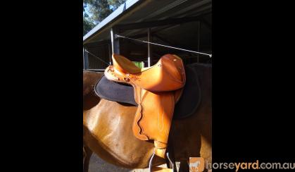 14in (inside seat) leather stock swinging fender saddle on HorseYard.com.au