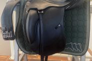 Erreplus vittoria saddle. 17 inch fully mounted.  on HorseYard.com.au